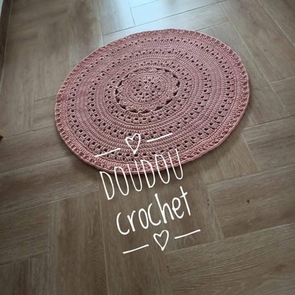 Handmade round rug - Picture 6 of 7